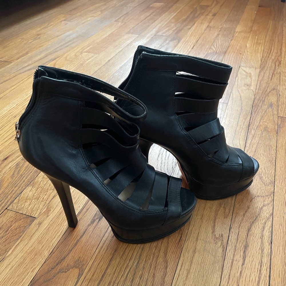 Via Uno, Brazilian leather zip-up sandals. Size 5 US